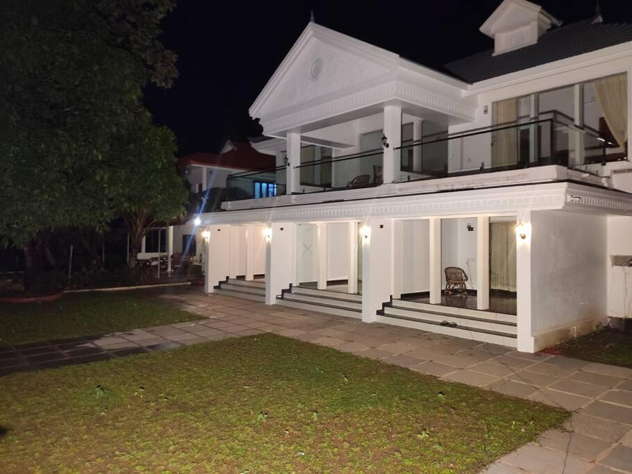 Riveria Portico - River Side 6 Bedroom Private Pool Bungalow North Paravur Eksteriør billede