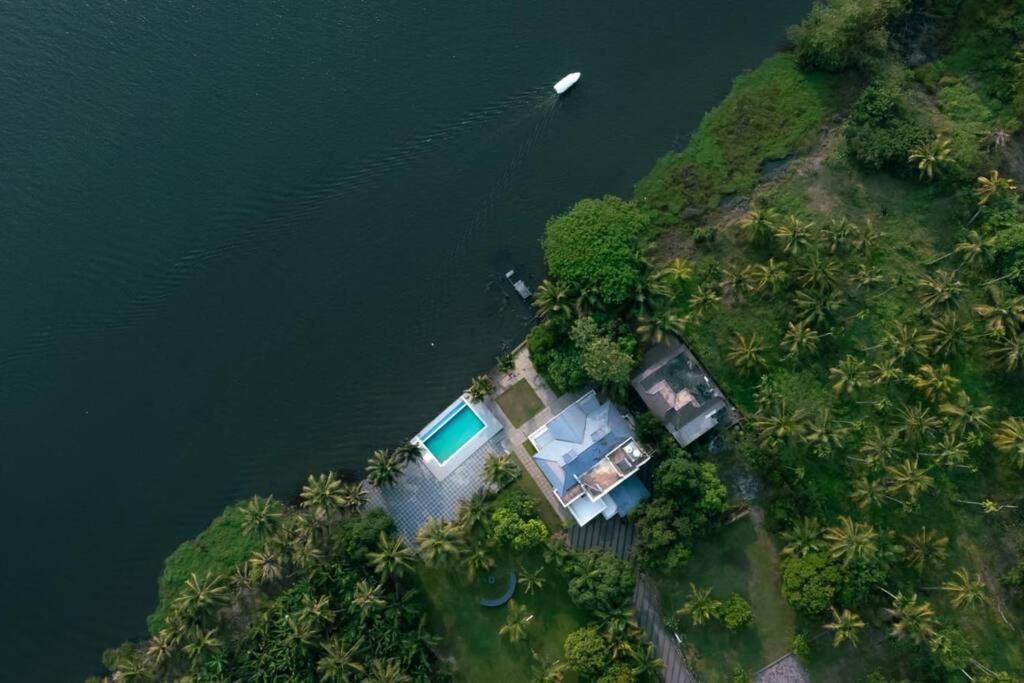 Riveria Portico - River Side 6 Bedroom Private Pool Bungalow North Paravur Eksteriør billede