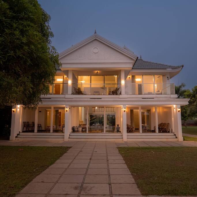 Riveria Portico - River Side 6 Bedroom Private Pool Bungalow North Paravur Eksteriør billede