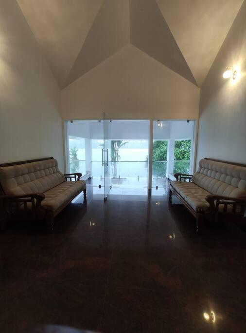 Riveria Portico - River Side 6 Bedroom Private Pool Bungalow North Paravur Eksteriør billede