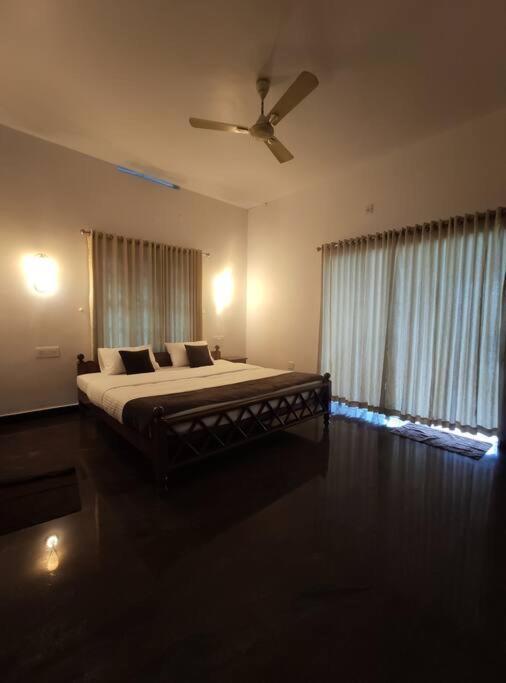 Riveria Portico - River Side 6 Bedroom Private Pool Bungalow North Paravur Eksteriør billede