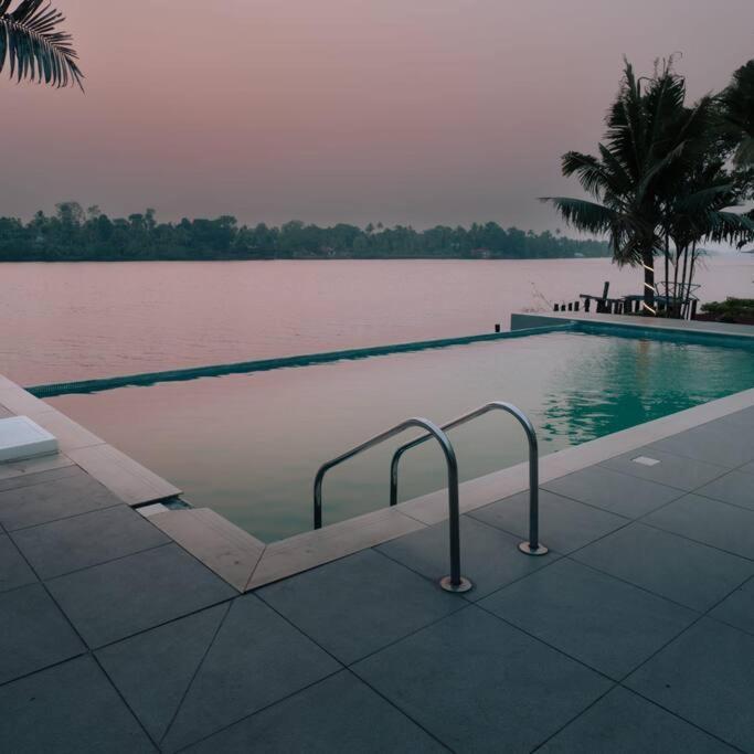 Riveria Portico - River Side 6 Bedroom Private Pool Bungalow North Paravur Eksteriør billede